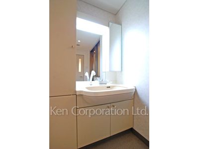 Powder Room ※Photo of the same layout on 1 floor. Decoration and fixture may differ.