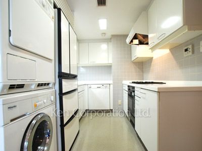 Kitchen ※Photo of the same layout on 1 floor. Decoration and fixture may differ.