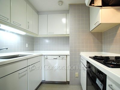 Kitchen ※Photo of the same layout on 1 floor. Decoration and fixture may differ.