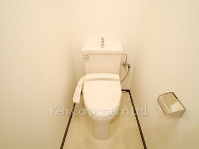 Lavatory ※Photo of the same layout on 4 floor. Decoration and fixture may differ.