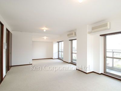 Living-Dining ※Photo of the same layout on 4 floor. Decoration and fixture may differ.