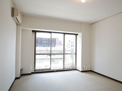 Bedroom ※Photo of the same layout on 4 floor. Decoration and fixture may differ.