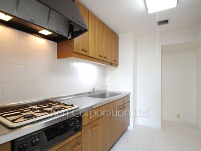Kitchen ※Photo of the same layout on 4 floor. Decoration and fixture may differ.