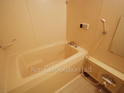 Bath ※Photo of the same layout on 4 floor. Decoration and fixture may differ.
