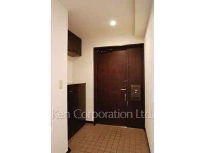 Entrance ※Photo of the same layout on 4 floor. Decoration and fixture may differ.
