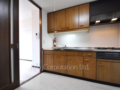Kitchen ※Photo of the same layout on 15 floor. Decoration and fixture may differ.