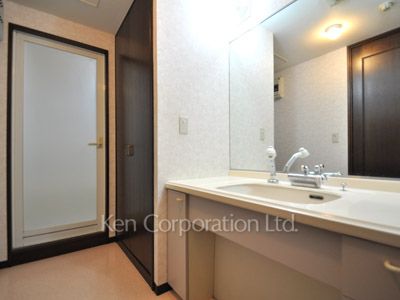 Powder Room ※Photo of the same layout on 15 floor. Decoration and fixture may differ.