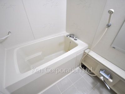 Bath ※Photo of the same layout on 15 floor. Decoration and fixture may differ.