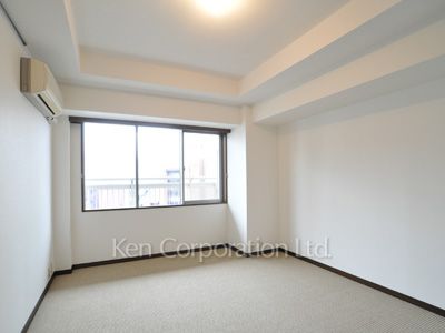 Bedroom ※Photo of the same layout on 8 floor. Decoration and fixture may differ.