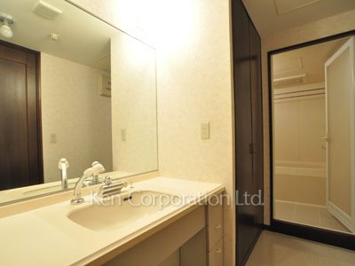 Powder Room ※Photo of the same layout on 8 floor. Decoration and fixture may differ.