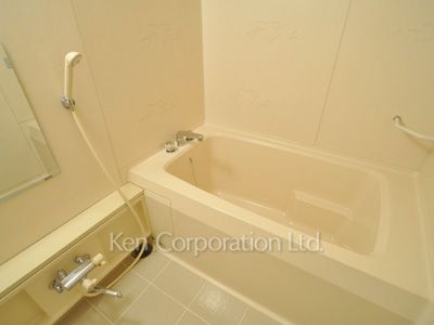 Bath ※Photo of the same layout on 8 floor. Decoration and fixture may differ.