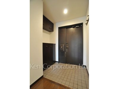 Entrance ※Photo of the same layout on 8 floor. Decoration and fixture may differ.