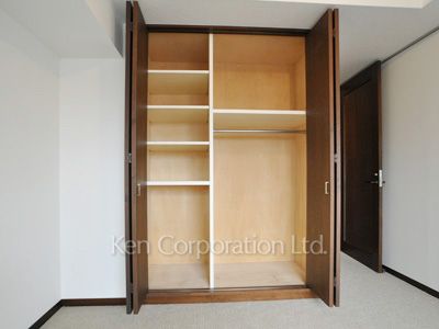 Closet ※Photo of the same layout on 8 floor. Decoration and fixture may differ.