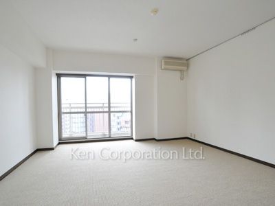 Living-Dining ※Photo of the same layout on 8 floor. Decoration and fixture may differ.