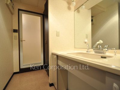Powder Room ※Photo of the same layout on 5 floor. Decoration and fixture may differ.