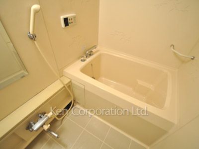 Bath ※Photo of the same layout on 5 floor. Decoration and fixture may differ.
