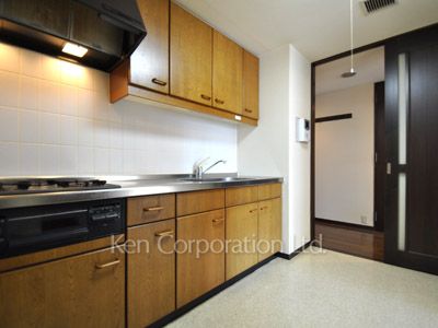 Kitchen ※Photo of the same layout on 14 floor. Decoration and fixture may differ.