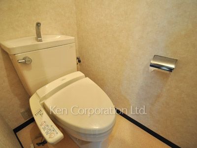 Lavatory ※Photo of the same layout on 14 floor. Decoration and fixture may differ.