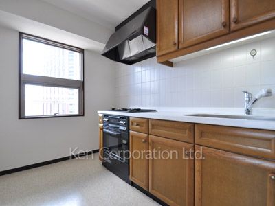 Kitchen ※Photo of the same layout on 17 floor. Decoration and fixture may differ.