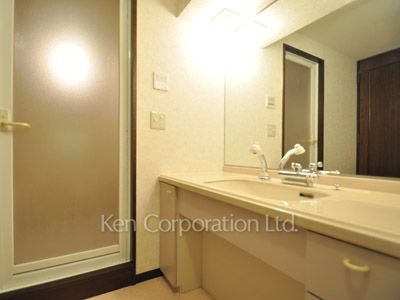 Powder Room ※Photo of the same layout on 17 floor. Decoration and fixture may differ.