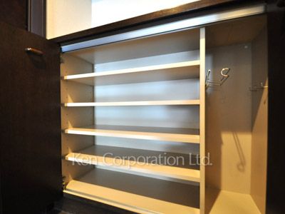 Shoes Closet ※Photo of the same layout on 17 floor. Decoration and fixture may differ.