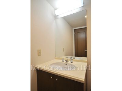 Powder Room ※Photo of the same layout on 3 floor. Decoration and fixture may differ.