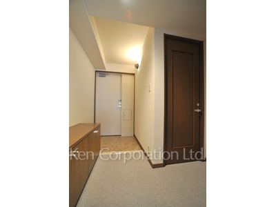 Entrance ※Photo of the same layout on 3 floor. Decoration and fixture may differ.
