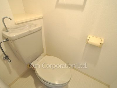 Lavatory ※Photo of the same layout on 9 floor. Decoration and fixture may differ.