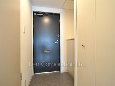 Entrance ※Photo of the same layout on 9 floor. Decoration and fixture may differ.