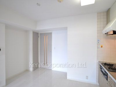 Living-Dining ※Photo of the same layout on 9 floor. Decoration and fixture may differ.