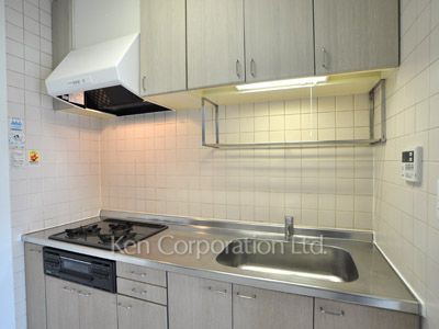 Kitchen ※Photo of the same layout on 9 floor. Decoration and fixture may differ.
