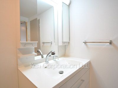 Powder Room ※Photo of the same layout on 9 floor. Decoration and fixture may differ.