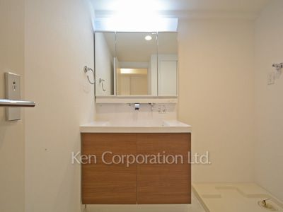 Powder Room ※Photo of the same layout on 7 floor. Decoration and fixture may differ.