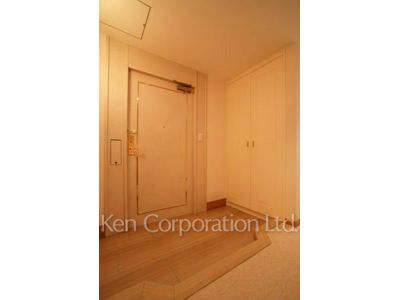 Entrance ※Photo of the same layout on 4 floor. Decoration and fixture may differ.