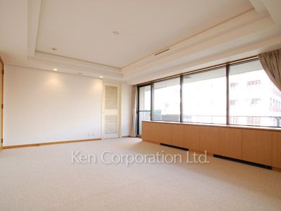 Bedroom ※Photo of the same layout on 4 floor. Decoration and fixture may differ.