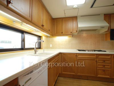 Kitchen ※Photo of the same layout on 4 floor. Decoration and fixture may differ.
