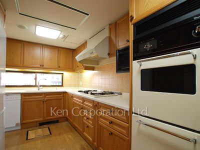 Kitchen ※Photo of the same layout on 4 floor. Decoration and fixture may differ.
