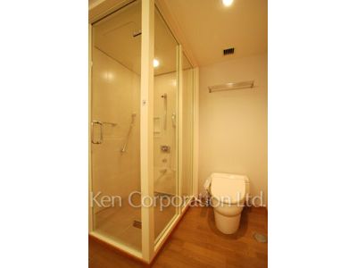 Shower Space ※Photo of the same layout on 4 floor. Decoration and fixture may differ.