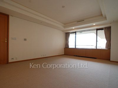 Bedroom ※Photo of the same layout on 10 floor. Decoration and fixture may differ.