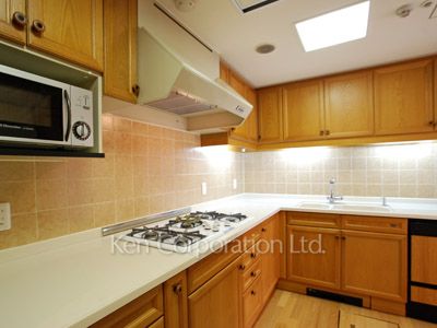 Kitchen ※Photo of the same layout on 10 floor. Decoration and fixture may differ.