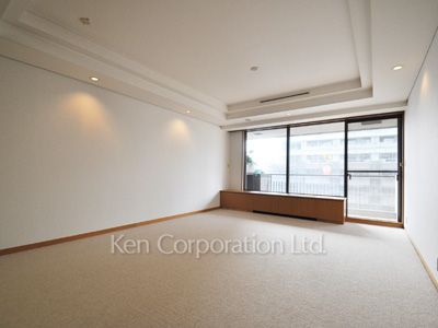 Living-Dining ※Photo of the same layout on 8 floor. Decoration and fixture may differ.