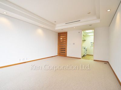 Living-Dining ※Photo of the same layout on 8 floor. Decoration and fixture may differ.