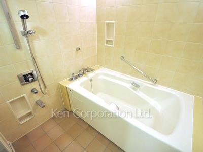 Bath ※Photo of the same layout on 8 floor. Decoration and fixture may differ.