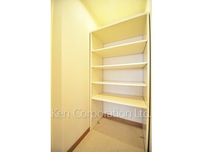 Storage ※Photo of the same layout on 8 floor. Decoration and fixture may differ.