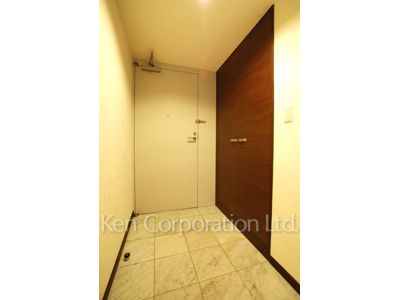 Entrance ※Photo of the same layout on 5 floor. Decoration and fixture may differ.