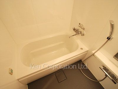 Bath ※Photo of the same layout on 5 floor. Decoration and fixture may differ.