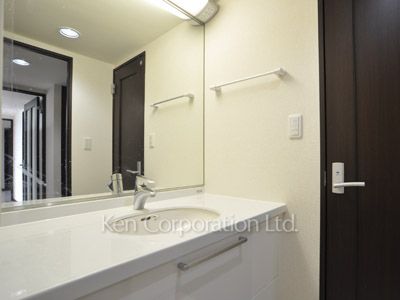 Powder Room ※Photo of the same layout on 4 floor. Decoration and fixture may differ.