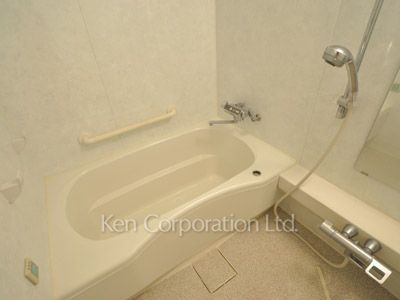 Bath ※Photo of the same layout on 4 floor. Decoration and fixture may differ.