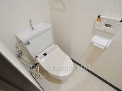 Lavatory ※Photo of the same layout on 4 floor. Decoration and fixture may differ.