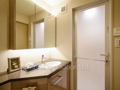 Powder Room ※Photo of the same layout on 1 floor. Decoration and fixture may differ.
